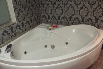 Jetted tub