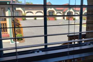 Room 60 of 211