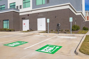 Electric vehicle charging station