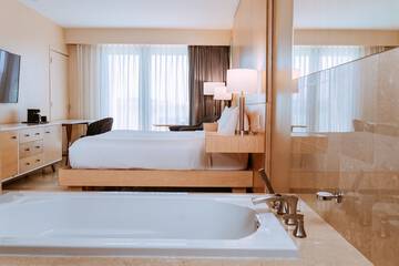 Deep soaking bathtub