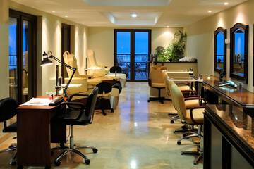 Nail salon