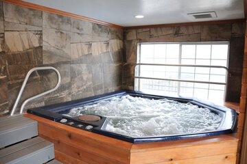 Indoor spa tub