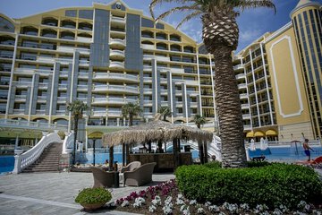 Poolside bar