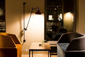 Lobby lounge