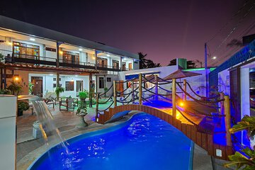 Pool waterfall