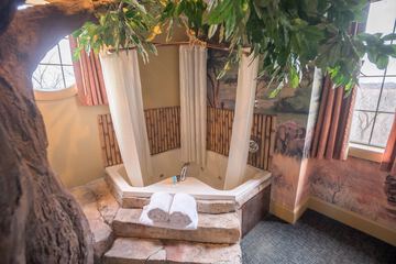 Deep soaking bathtub