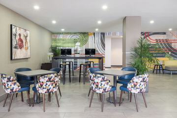 Business Center 52 of 53