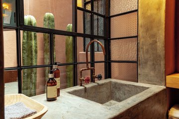 Bathroom sink