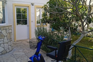 Guest wheelchair