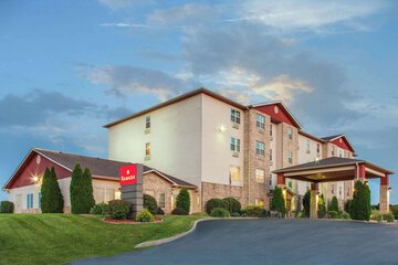 Ramada by Wyndham Sparta / at Speedway