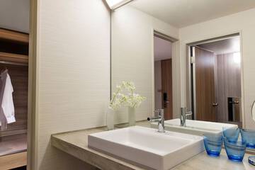 Bathroom sink