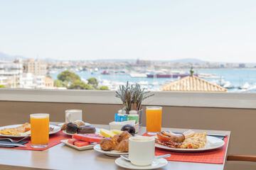 Breakfast buffet