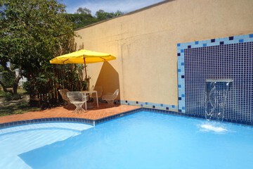 Pool waterfall