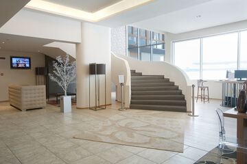 Lobby lounge