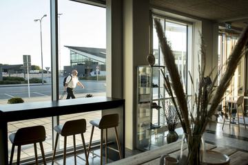 Lobby lounge
