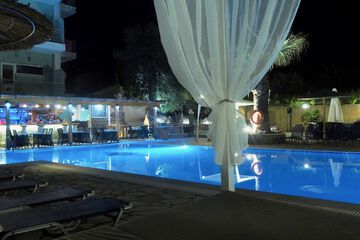 Poolside bar