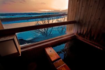 Deep soaking bathtub