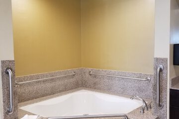 Deep soaking bathtub