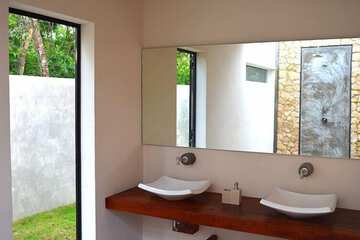 Bathroom sink