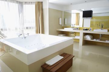 Jetted tub