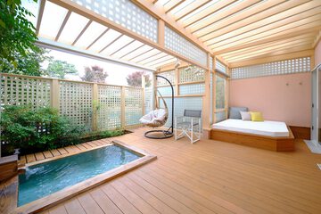 Private spa tub