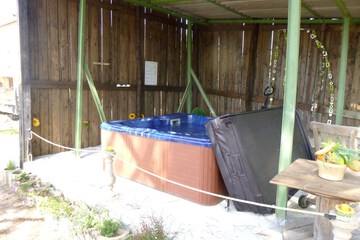 Outdoor spa tub