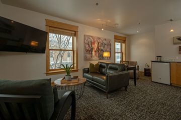 Room 12 of 32