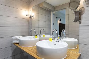 Bathroom sink