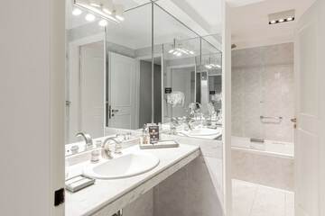 Bathroom sink