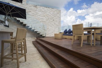 Poolside bar