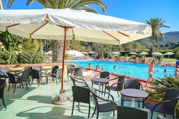 Poolside bar