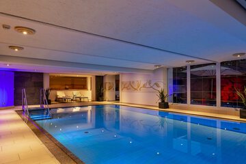 Exercise/lap pool