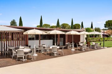 Poolside bar