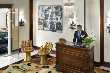 Concierge desk