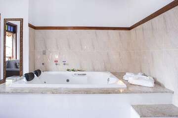 Private spa tub