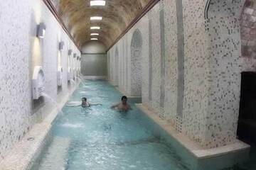Indoor spa tub