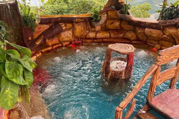 Indoor/outdoor pool