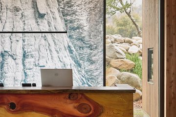 Check-in/check-out kiosk