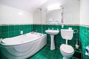 Private spa tub