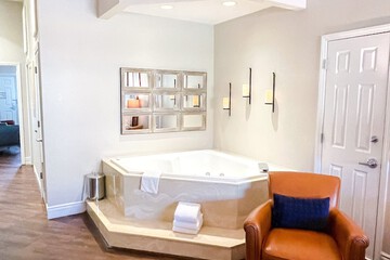 Private spa tub