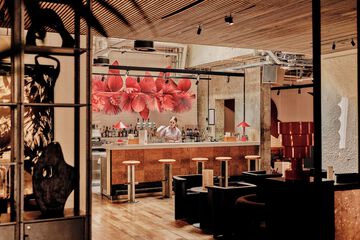 Lobby lounge