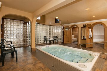 Indoor spa tub