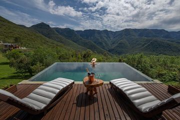 Infinity pool