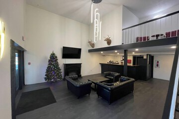 Hotel Interior 9 of 24