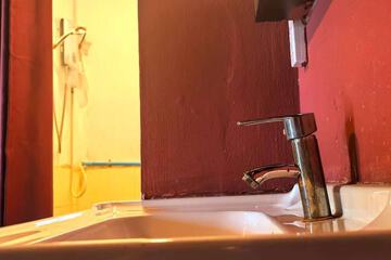 Bathroom sink