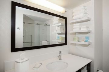 Room 14 of 32