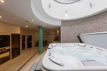 Indoor spa tub