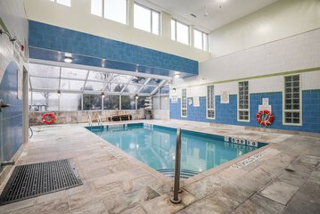 Indoor/outdoor pool