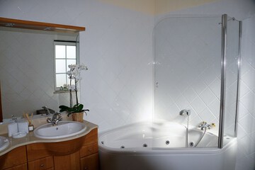 Jetted tub