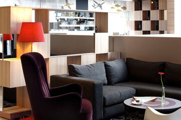 Lobby lounge